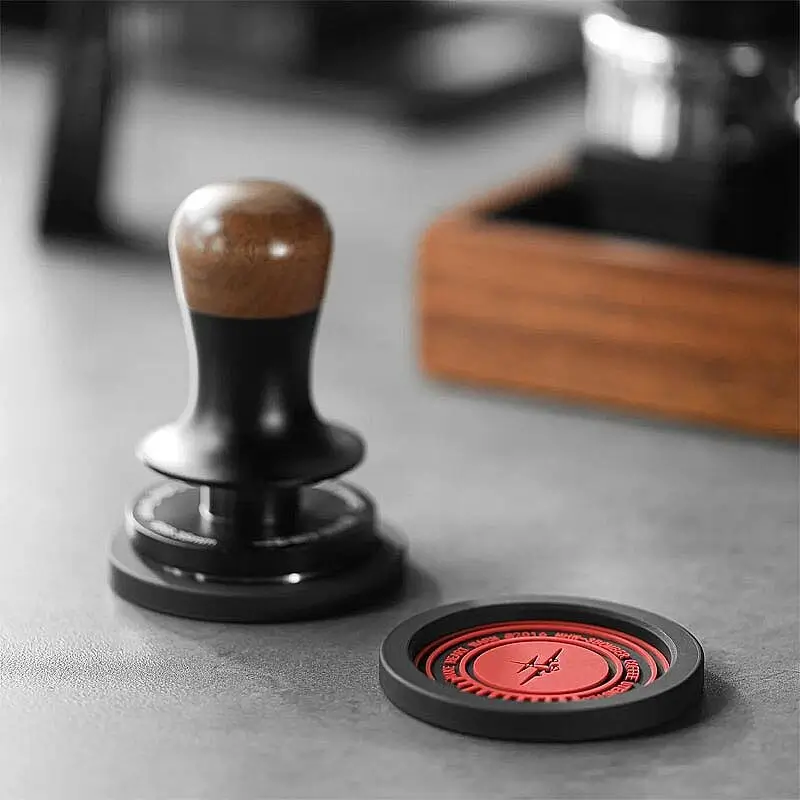 MHW-3Bomber SP5328 Silikon Yuvarlak Tamper Matı, 58 mm, Siyah - Kırmızı - MHW-3Bomber (1)